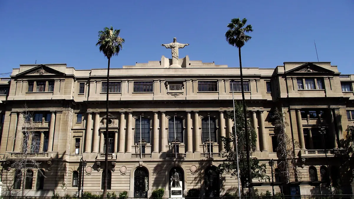 Casa Central de la Pontificia Universidad Católica de Chile en la Alameda